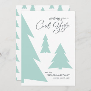 Moderne Cool Yule Script Light Green Trees Feestdagenkaart