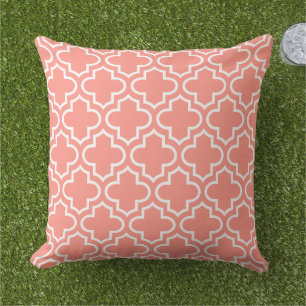 Moderne Coral Moroccan Quatrefoil Pattern Buitenkussen