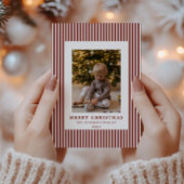 Moderne Cranberry Pinstripe Kerstmis Familie Foto Feestdagenkaart