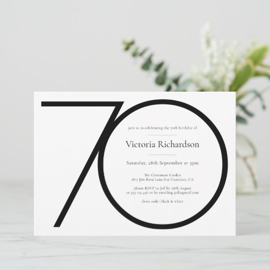 Moderne Custom Zwart Wit Minimalist 70e Verjaardag Kaart (Staand voorkant)