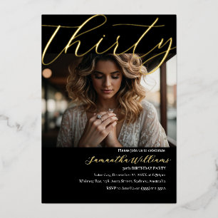 Moderne Dertig Zwart Foto 30e verjaardag uitnodigi Folie Feestdagenkaart