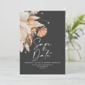 Moderne, donkerboze bodempamapgras save the date (Staand voorkant)