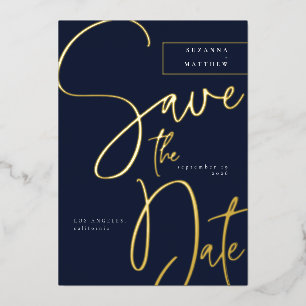 Moderne donkere blauwe kalligrafie Sla de datum op Folie Uitnodiging