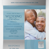 Moderne Dusty Blue Ocean Waves Fotobruiloft Drieluik Uitnodiging (Binnenkant midden)