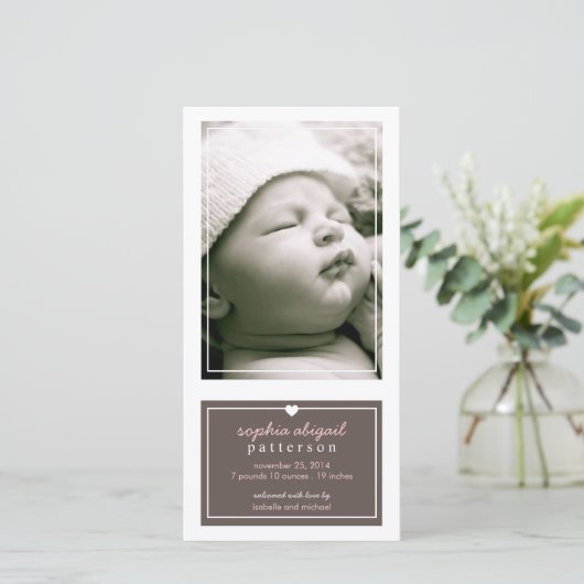 Moderne Eenvoudige Baby Meisje Geboorteaankondigin Aankondiging (Staand voorkant)