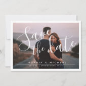 Moderne eenvoudige elegante scriptfoto slaat de da save the date (Voorkant)