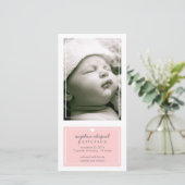 Moderne Eenvoudige Geboorteaankondiging Roze Baby Aankondiging (Staand voorkant)
