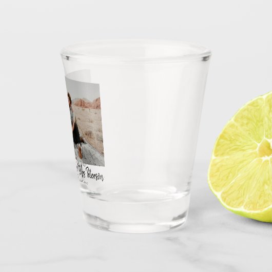 Moderne eenvoudige nieuwe Mr en Mrs script trouwfo Shot Glas (Rechts)