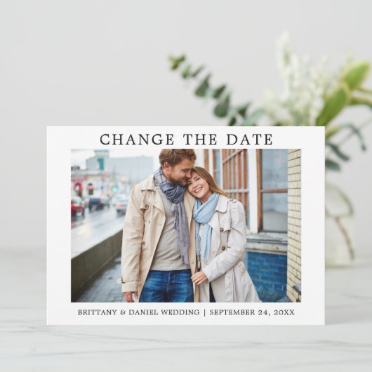 Moderne Eenvoudige wijziging Datum Nieuwe Datum Ka Save The Date (Staand voorkant)