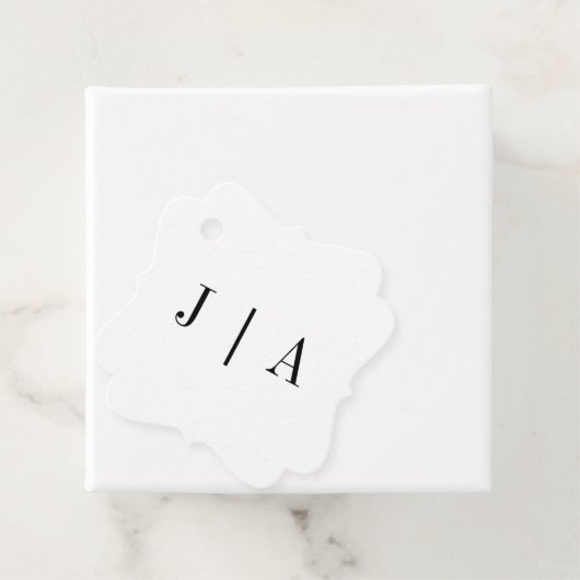 Moderne eenvoudige zwarte en witte monogram bruilo bedankjes labels (In situ)