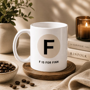 Moderne eerste mok – “F is voor [naam]” ontwerp