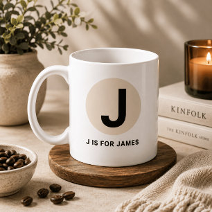 Moderne eerste mok – “J is voor [naam]” ontwerp