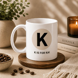 Moderne eerste mok – “K staat voor [naam]” ontwerp