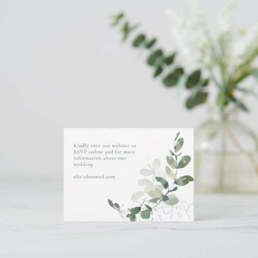 Moderne Elegant Green Eucalyptus Wedding QR Code Informatiekaartje (Staand voorkant)