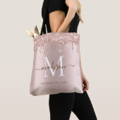 Moderne Elegant Roos Gold Glitter Monogram Script Draagtas (Dichtbij)