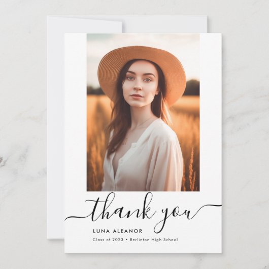 Moderne Elegant Script 2023 Afstuderen Foto Bedankkaart (Voorkant)
