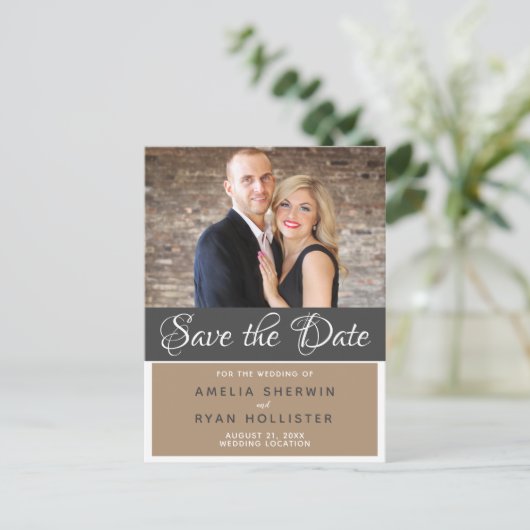 Moderne Elegant Script Wedding Photo Save the Date Aankondigingskaart (Staand voorkant)