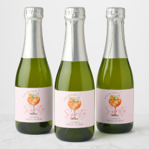 Moderne Elegante Liefde bij Eerste Spritz Vrijgeze Sparkling Wijnetiket