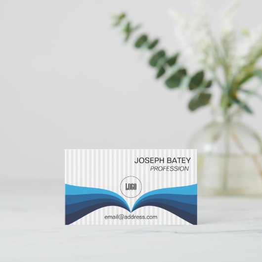 Moderne Elegante Professionele Blauwe Wave QR Code Visitekaartje (Staand voorkant)