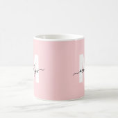 Moderne Elegante Roze Roos Monogram Koffiemok (Center)