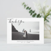 Moderne Elegante Script Huwelijksfoto Dankkaart Bedankkaart (Staand voorkant)