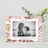 Moderne Faire-Part de Mariage à Terracotta Botaniq (Debout devant)