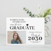 Moderne foto afstuderen typografische afstuderen aankondiging (Staand voorkant)