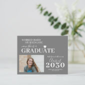 Moderne foto afstuderen typografische afstuderen aankondigingskaart (Staand voorkant)