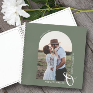 Moderne foto-arch Sage Green Wedding Guest Book Notitieboek