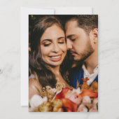 Moderne foto gouden typografie bruiloft kaart (Achterkant)