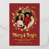 Moderne foto Kerstkrans met Merry & Bright-script Folie Feestdagenkaart (Voorkant)