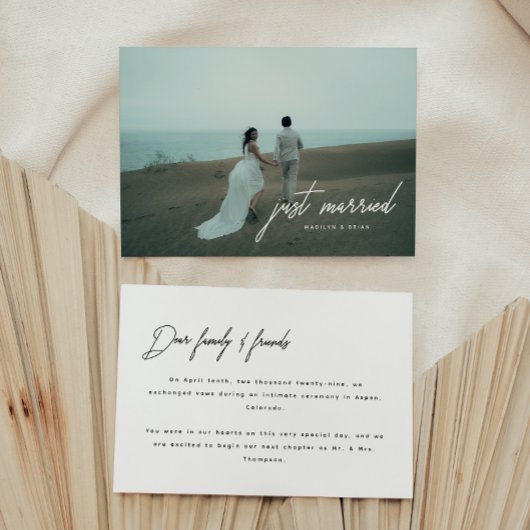 Moderne Foto Script 'Just Married' Trouwdag Aankondiging