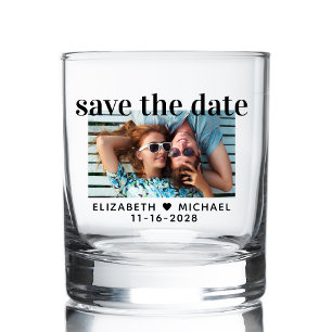 Moderne fotobruiloft sparen de datum whisky glas
