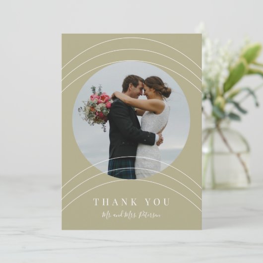 Moderne fotonamen script sage green bruiloft bedankkaart (Staand voorkant)