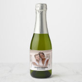 Moderne fotonamen trouwdatum aangepaste bruiloft sparkling wijnetiket (Voorkant)