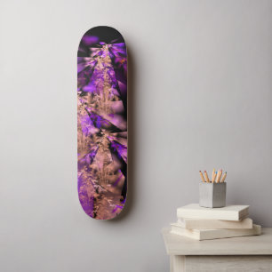 Moderne fractal in zwart en paarse skateboard