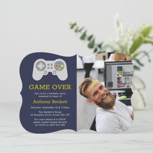 Moderne 'Game Over'-foto vrijgezellenfeest uitnodi Kaart (Staand voorkant)