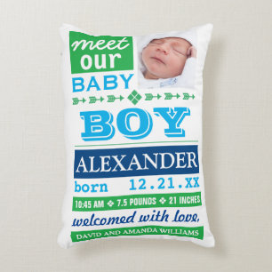 Moderne geboorte statistieken voor baby jongen met accent kussen