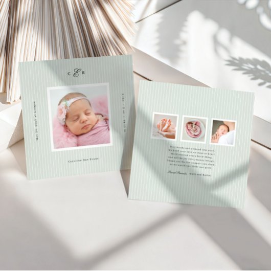 Moderne geboorteaankondiging met monogram en foto kaart