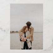 Moderne gedurfde zwarte bruiloft 2 foto's gouden s folie uitnodiging (Achterkant)