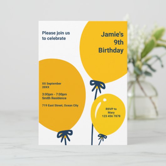 Moderne gele ballon 9e verjaardags uitnodigingskaa kaart (Staand voorkant)