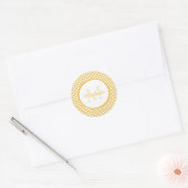 Moderne Gele en Witte Scallops Monogram en Naam Ronde Sticker (Envelop)