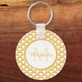 Moderne Gele en Witte Scallops Monogram en Naam Sleutelhanger (Voorkant)
