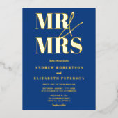 Moderne gewaagde Mr. Mrs script blauwe foto bruilo Folie Uitnodiging (Voorkant)