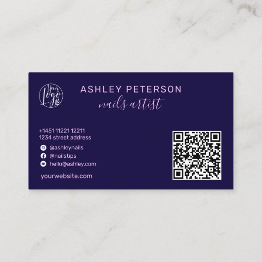 Moderne glazen paarse neonnagels, script logo qr c visitekaartje (Achterkant)