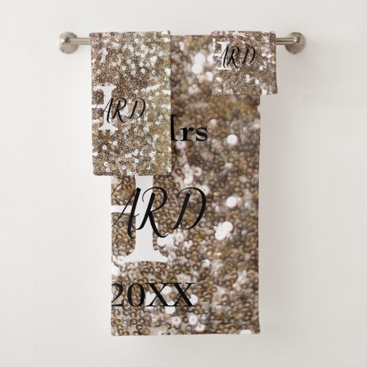 Moderne Glitter Gold Monogram Naam Passen getrouwd Bad Handdoek (Insitu)