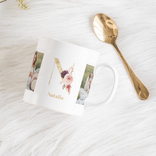 Moderne Gouden Bloem Letter N | Twee foto-monogram Koffiemok