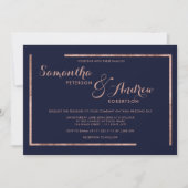 Moderne gouden roos marineblauw script bruiloft kaart (Voorkant)