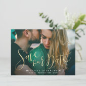 Moderne gouden scriptfoto's bruiloft met de datum save the date (Staand voorkant)