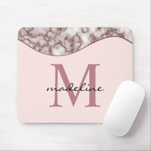 Moderne goudmonogram Mousepad met ruw Roos Muismat